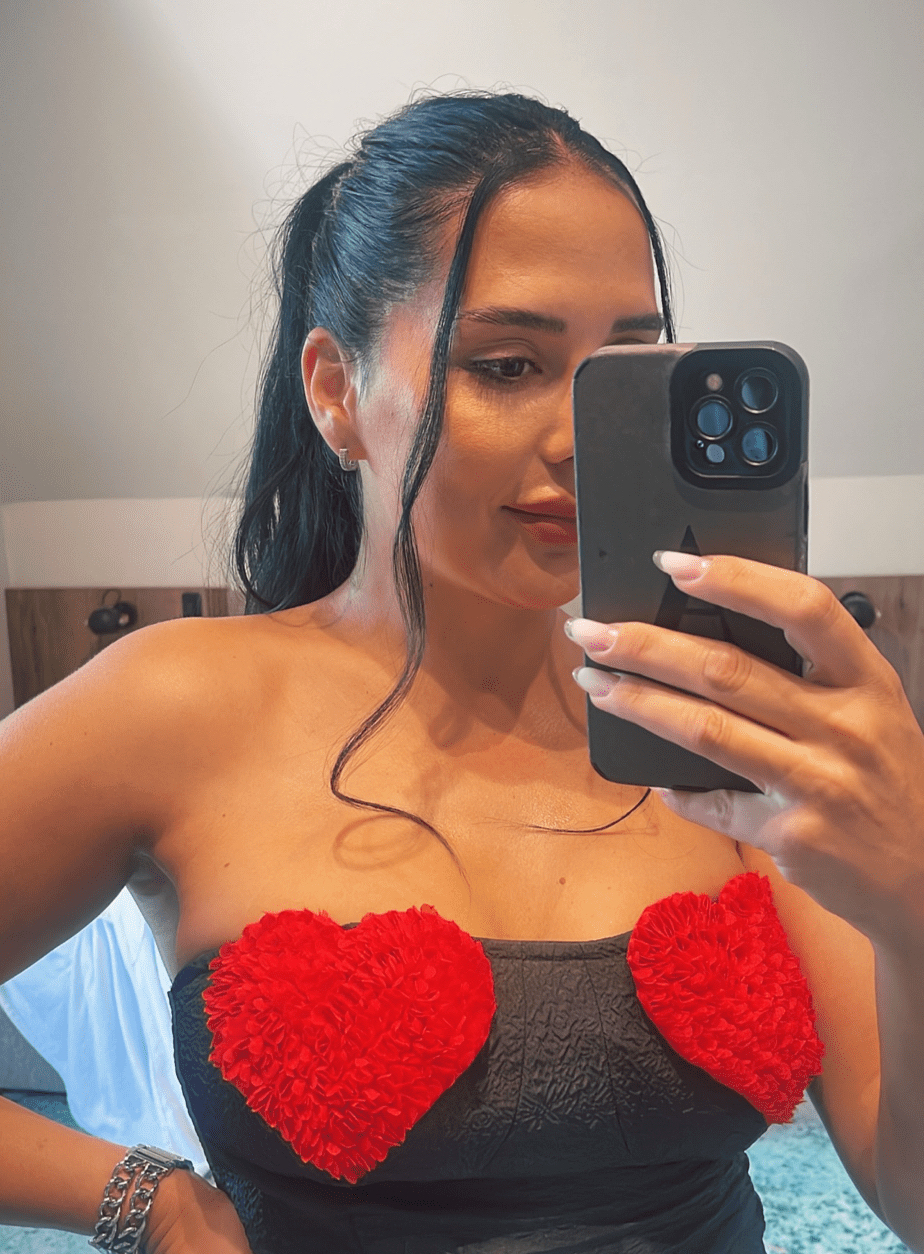 Rochițe roșii, elegante pentru o seară&nbsp;specială.