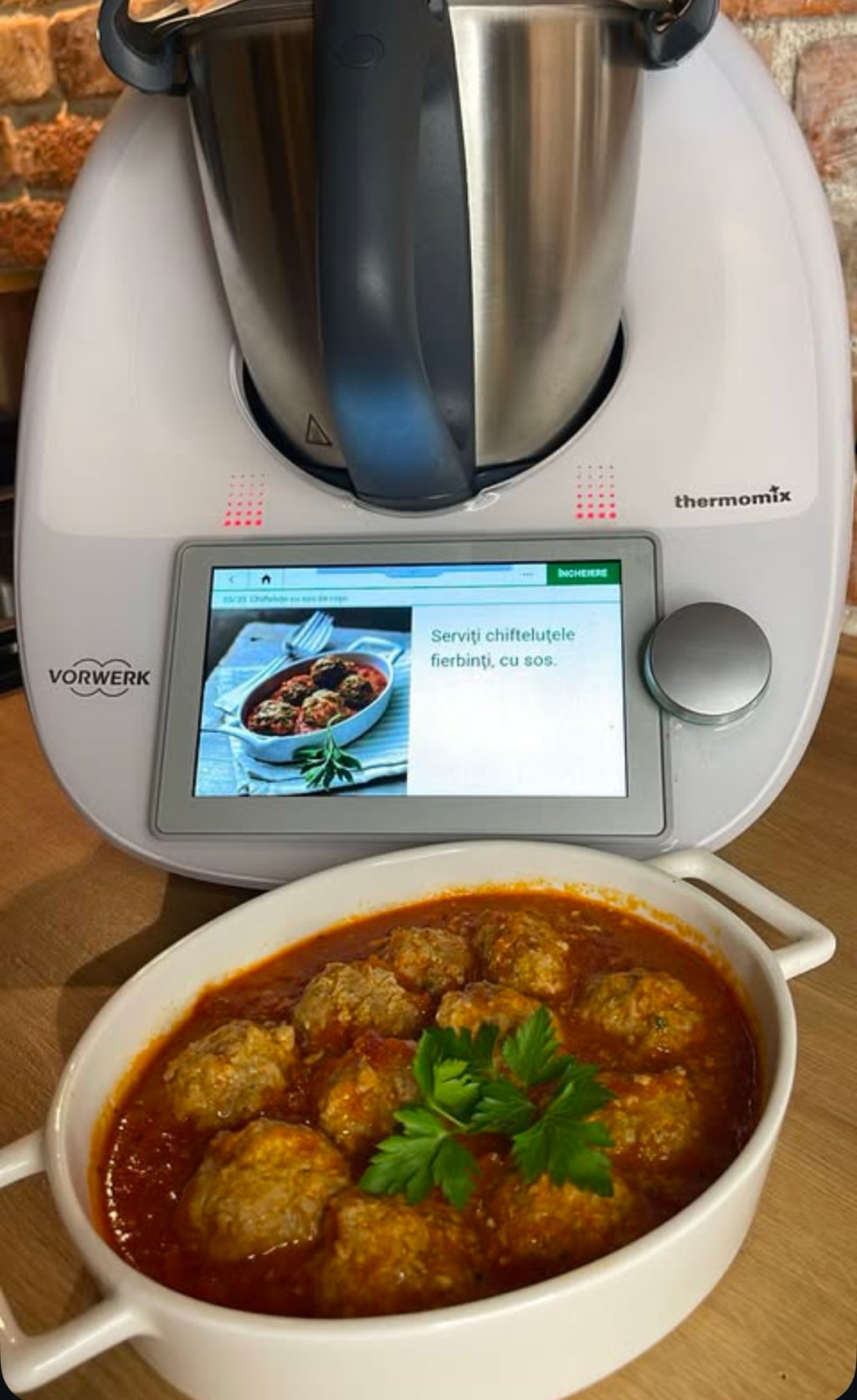 🍽️𝐌𝐚𝐦𝐢 𝐜𝐞 𝐠ă𝐭𝐞ș𝐭𝐢 𝐚𝐳𝐢? Ep.2 🧆Chifteluțe cu sos de roșii&nbsp;🥫